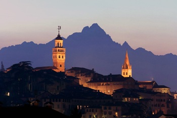saluzzo di notte